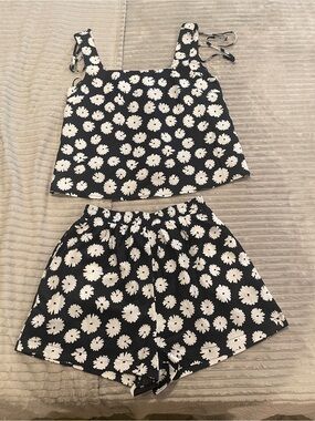 Petal & Pup Black and White Daisy Print Crop Top & Shorts Set